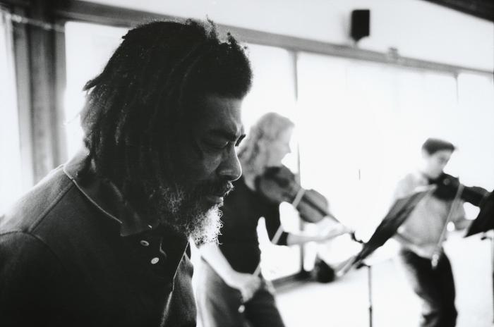 Ishmael Wadada Leo Smith, head and shoulders portrait, with members of the Del Sol Quartet in background, Woodside, CA, 2008