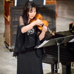 Violinist Yumi Hwang-Williams performing Isang Yun's Kontraste I at OM 22, San Francisco (February 18, 2017)