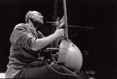 Stephan Micus, sitting, singing and playing the sinding during a performance or rehearsal for the 9th Other Minds Festival, 2003 (cropped image)
