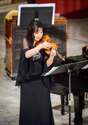 Violinist Yumi Hwang-Williams performing Isang Yun's Kontraste I at OM 22, San Francisco (February 18, 2017)